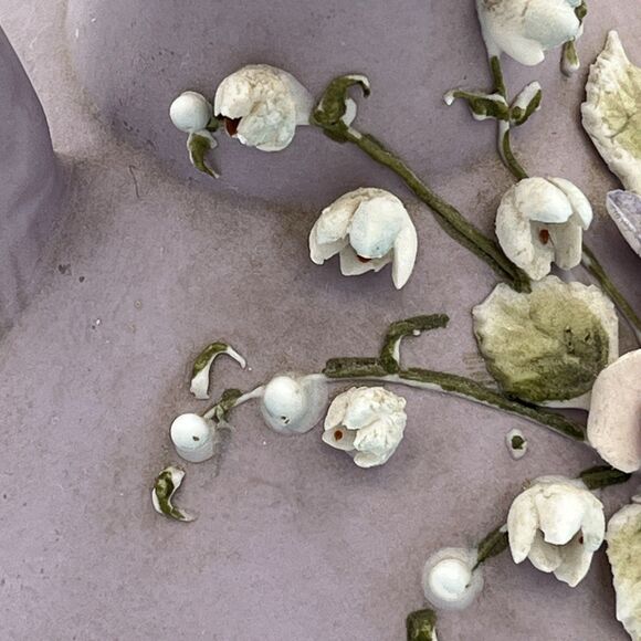 Vtg. Lefton Purple Floral Lilac Vase Raised Applied Sweet Pea Flowers Hand Paint - Picture 8 of 11